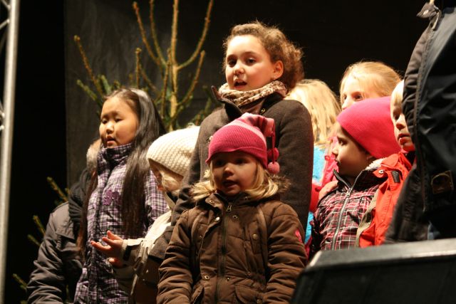 gal/2011/2011 Steeler Weihnachtsmarkt/2011 Saitentwist Steeler Weihnachtsmarkt 14.11 185.JPG